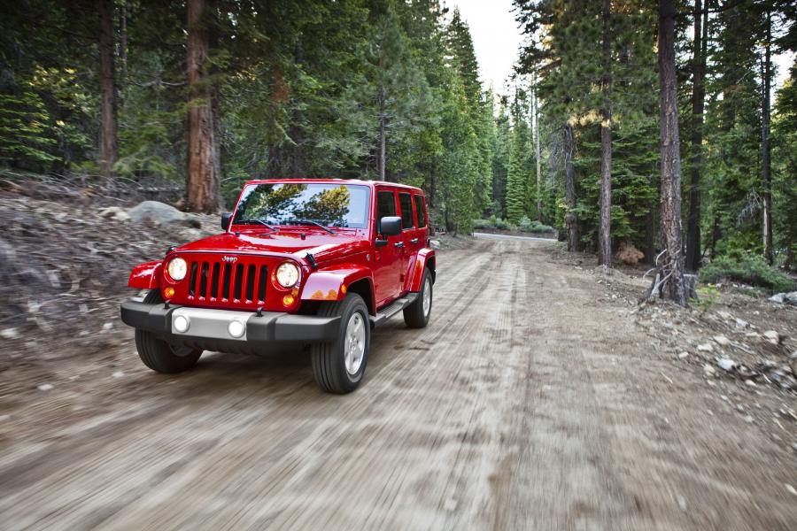  Jeep Wrangler Unlimited Sahara 2012 года  (фото 7 из 15)